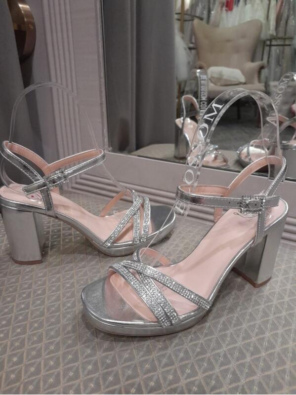 Sandalia color plata
